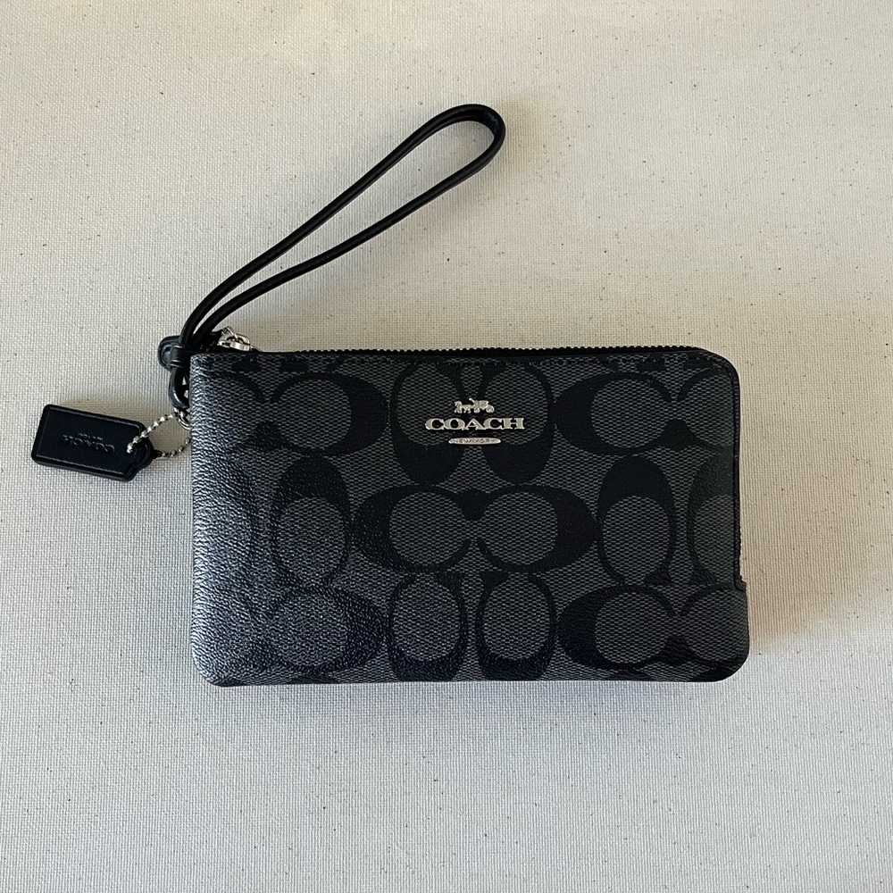 BNWT Coach double zip wristlet